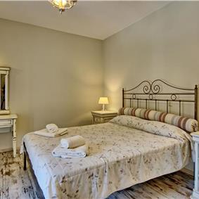 3 bedroom villa with pool, near Acharavi, sleeps 8